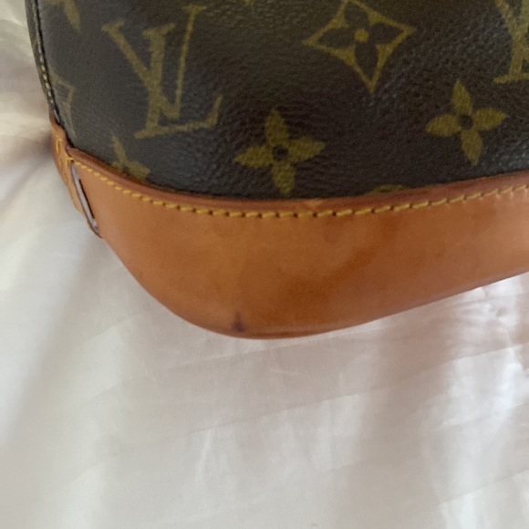 Louis Vuitton Alma Monogram with Gold Chain - Picture 9 of 17